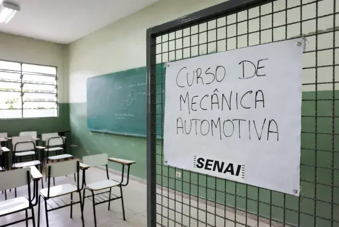 Curso de Mecânica Automotiva SENAI é Bom? Vale a Pena em 2026? (Análise)